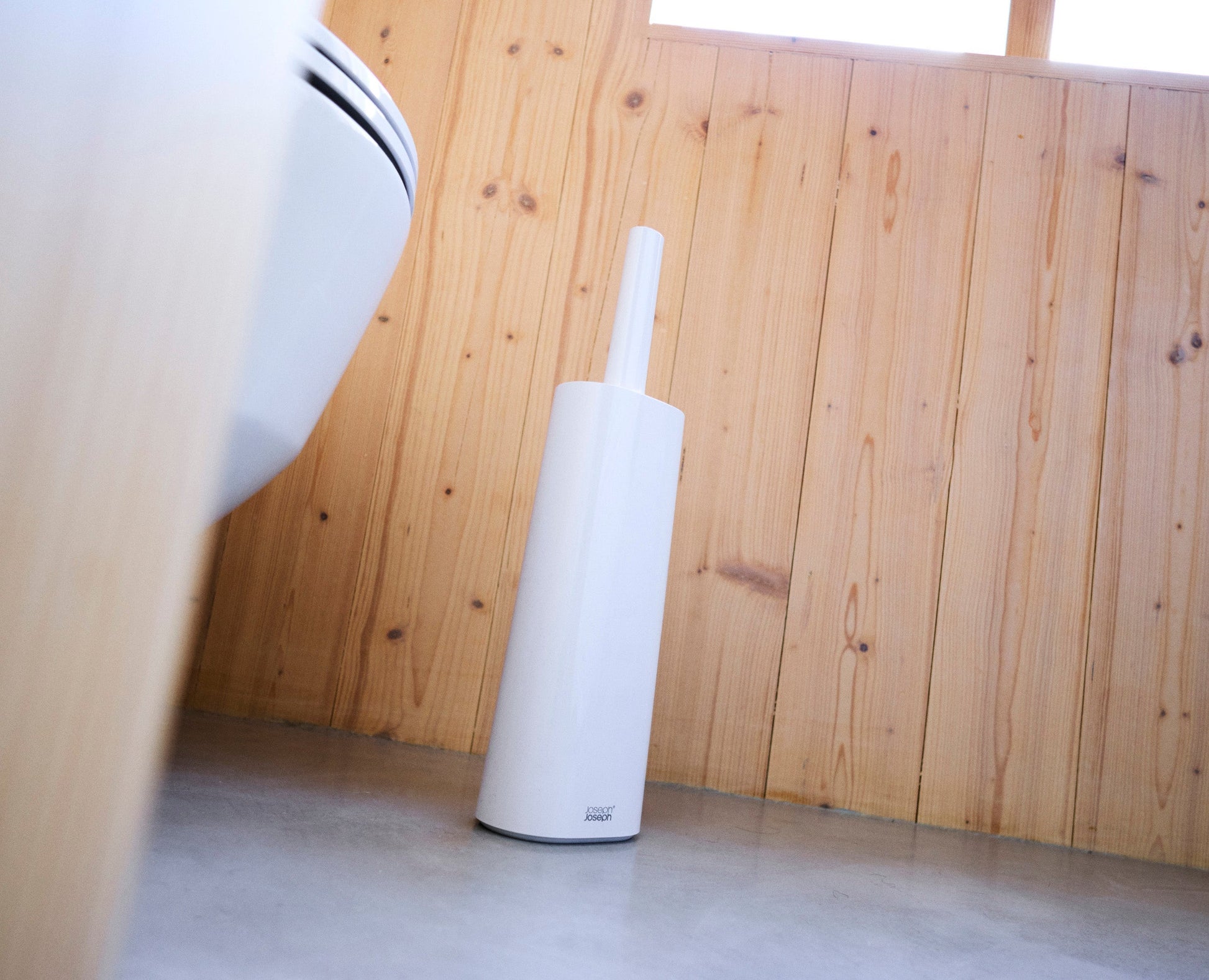 [hidden] [lifestyle] Flex™ TriBlade White Toilet Brush Starter Set