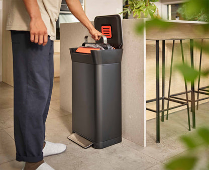 [lifestyle] [half-width] Titan 30L Black Trash Compactor Starter Set - BU00020 - Image 2