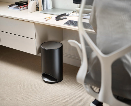 [hidden] [lifestyle] Arc™ 10L Easy-push Matt Black Pedal Bin Starter Set