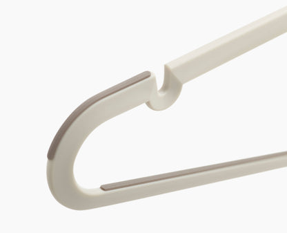 [half-width] Orderly™ Set of 5 Anti-tangle Clothes Hangers - 55003 - Image 5