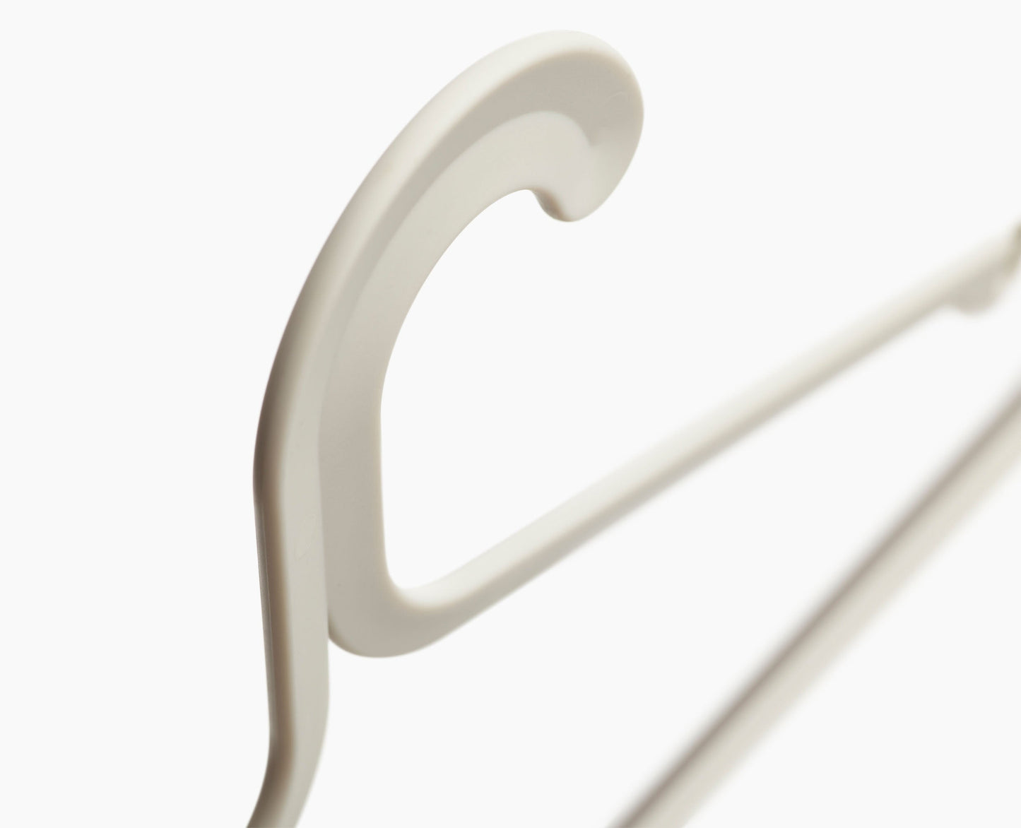 [half-width] Orderly™ Set of 5 Anti-tangle Clothes Hangers - 55003 - Image 6