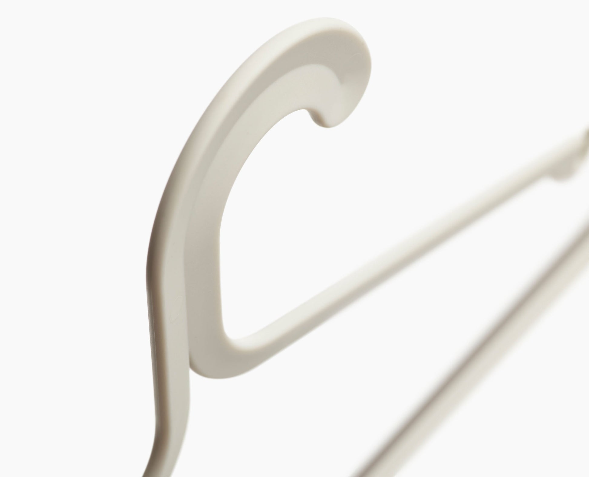 [half-width] Orderly™ Set of 5 Anti-tangle Clothes Hangers - 55003 - Image 6