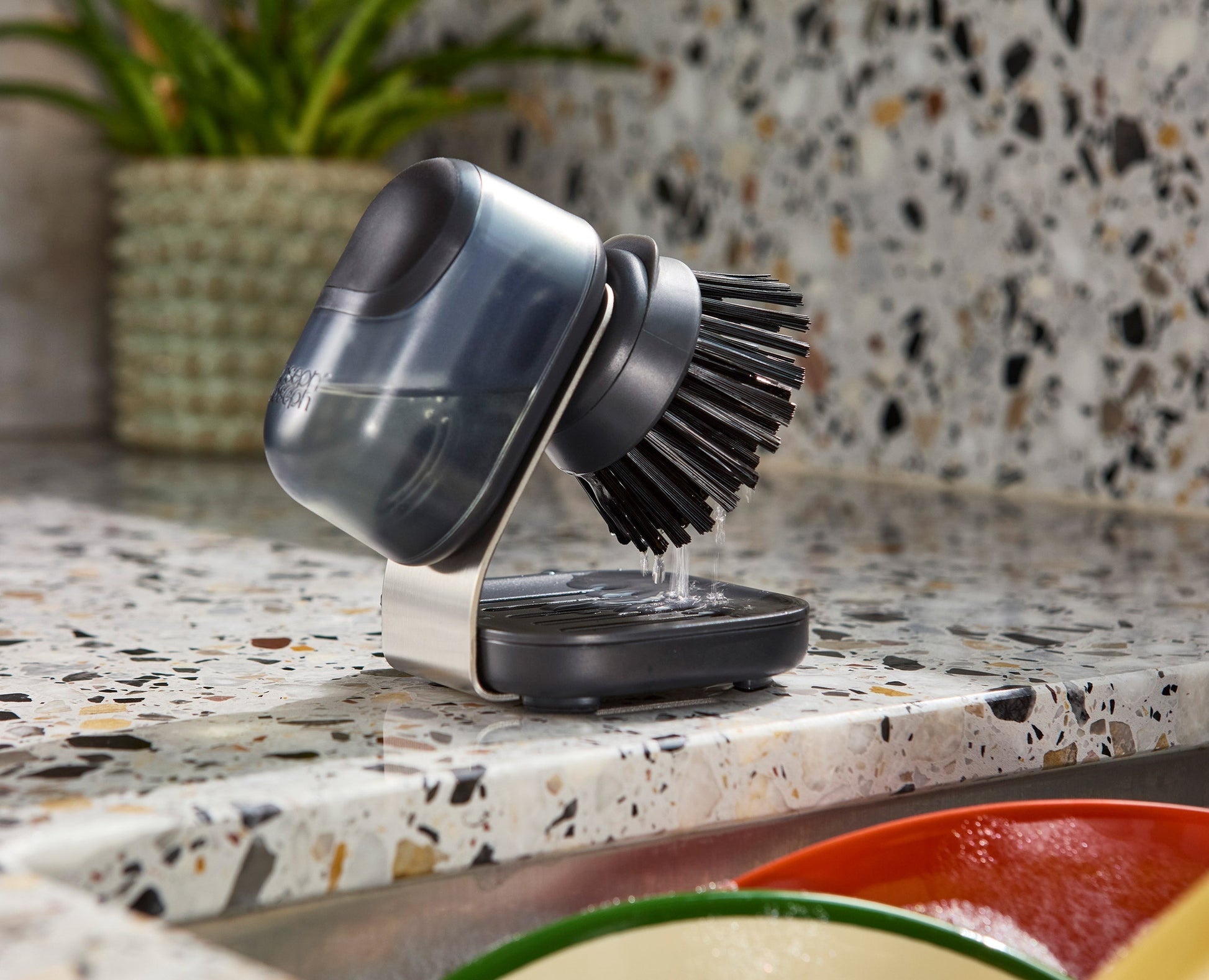 [half-width] SinkTech™ Compact Soap Dispensing Washing-Up Brush with Steel Stand & Extra Heads