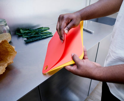[hidden] [lifestyle] Pop™ 3-piece Sunrise Chopping Mat Set